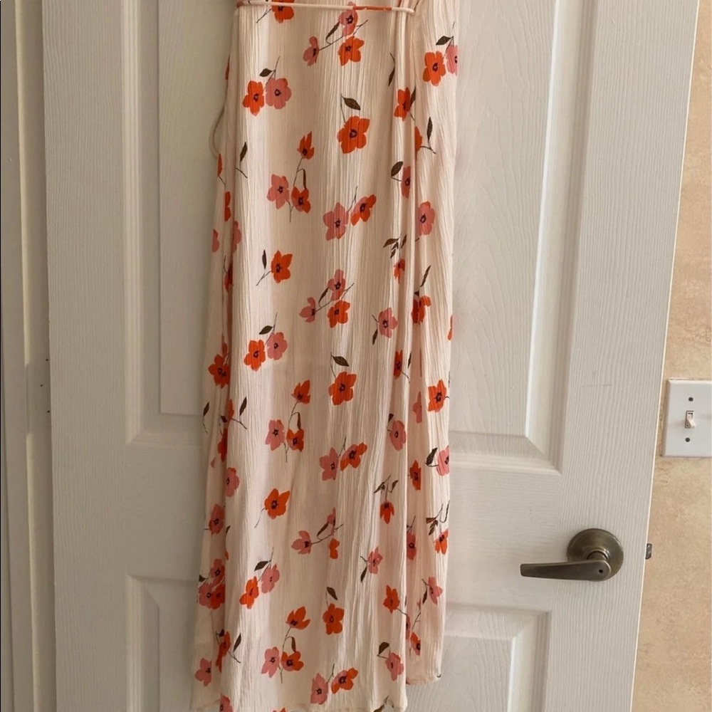 Xs Billabong wrap dress. Light peachy pink floral.